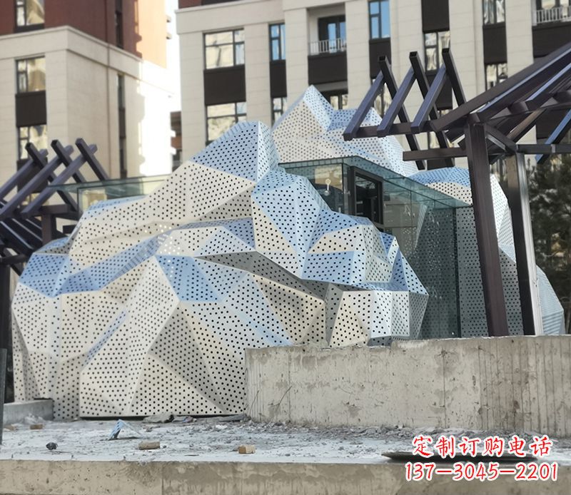厦门不锈钢假山雕塑给空间带来更多活力