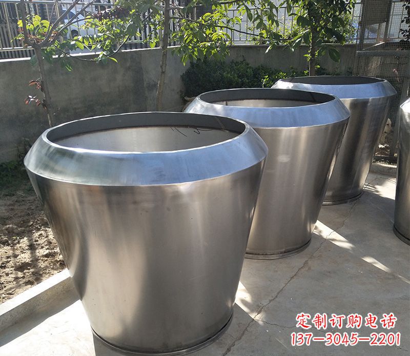 厦门不锈钢花盆雕塑给你的家园增添一份独特的美