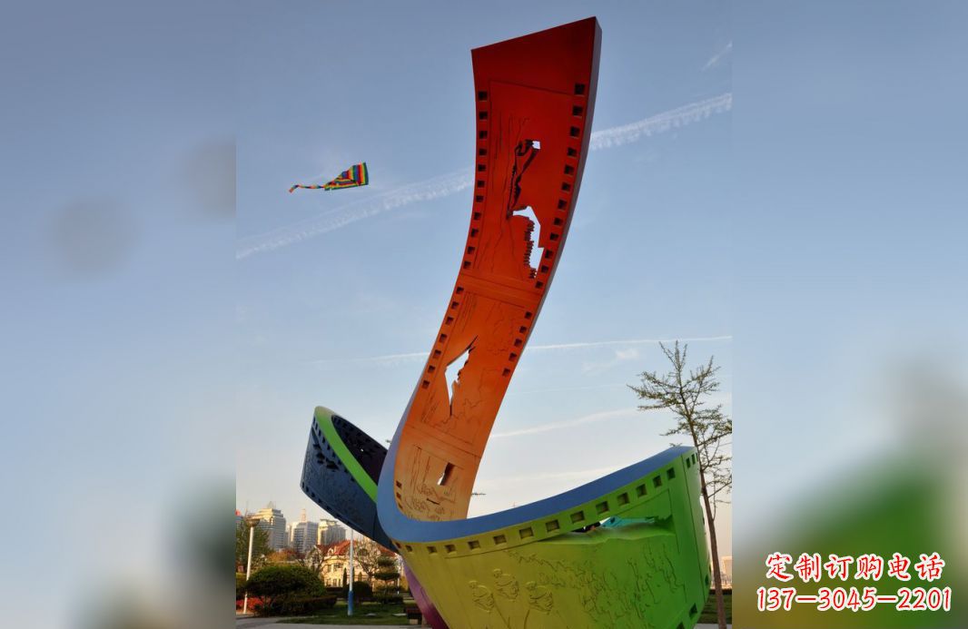 厦门不锈钢五彩胶卷广场景观雕塑