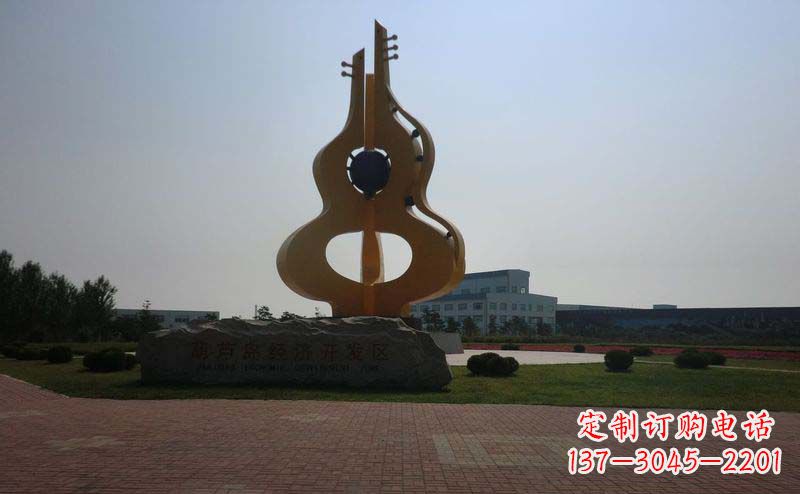 厦门城市的不锈钢葫芦雕塑