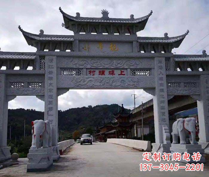 厦门村庄三门五楼石雕牌坊
