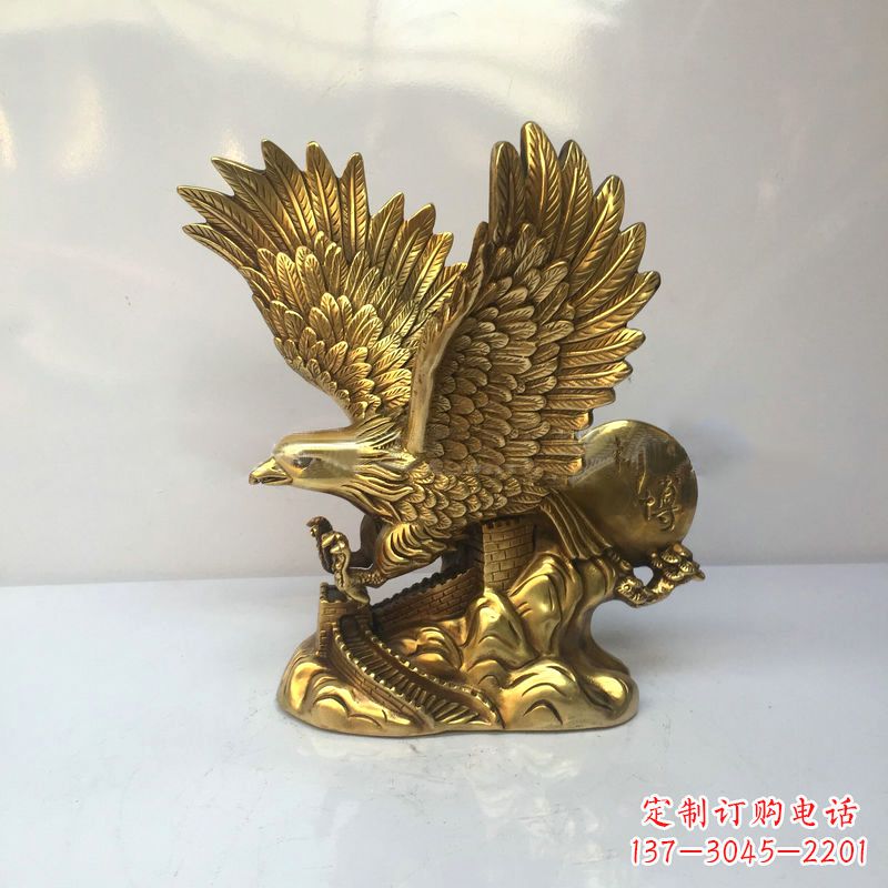厦门高雅迷人的镀金铜老鹰雕塑