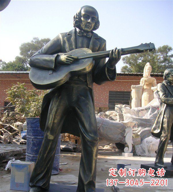 厦门公园弹吉他的西方男人人物铜雕