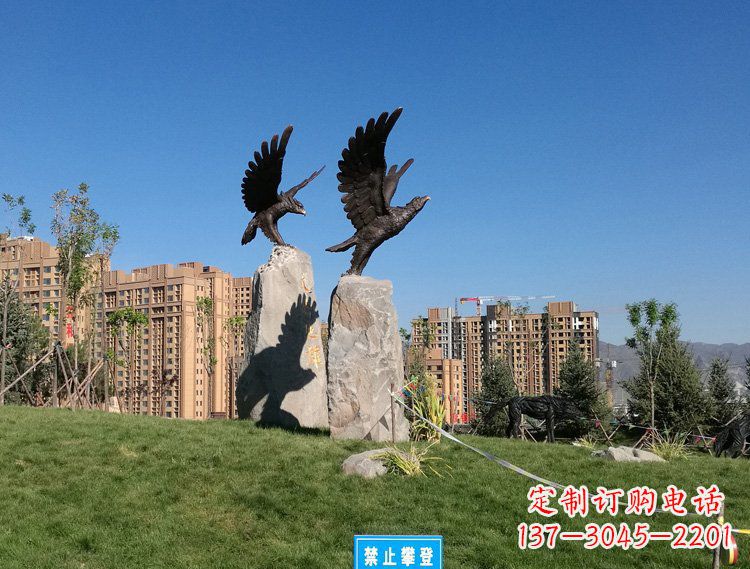 厦门公园动物老鹰铜雕