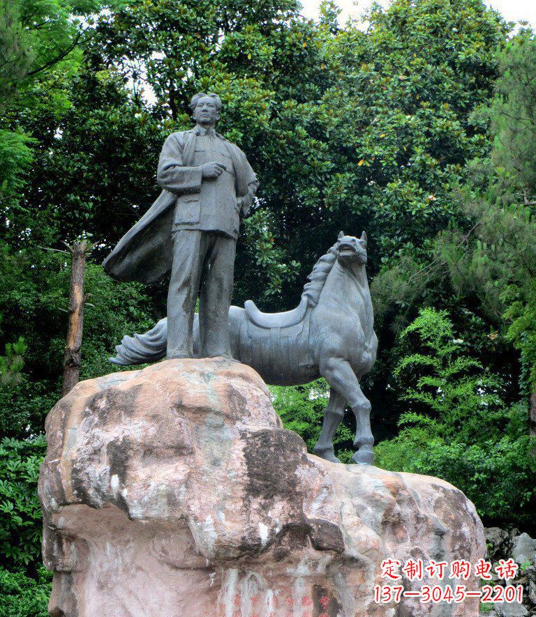 厦门公园毛主席和马景观铜雕