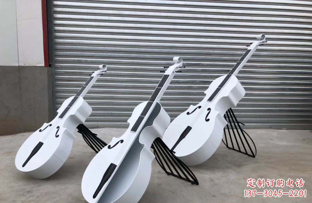 厦门广场不锈钢大提琴雕塑1