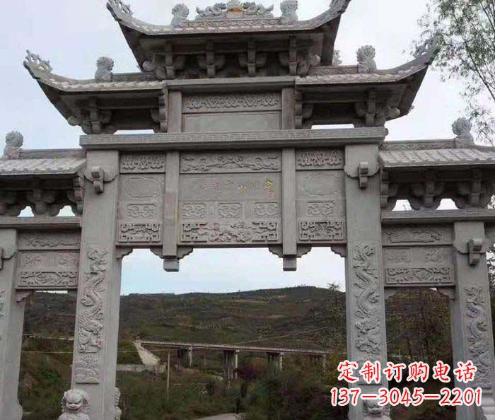 厦门地标性的三门石雕牌坊