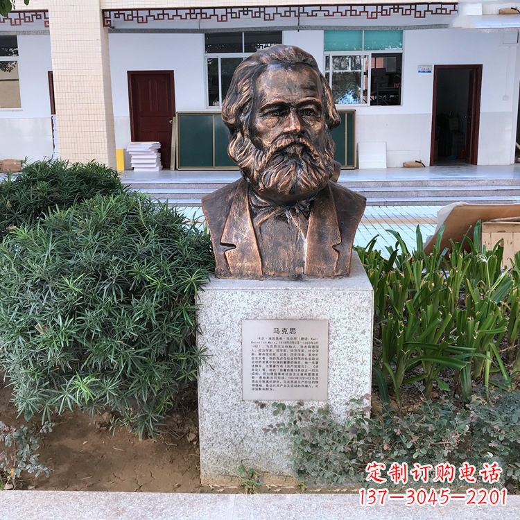 厦门马克思铸铜头像雕塑，记录校园历史精彩