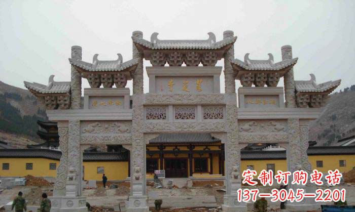 厦门寺庙景观三门五楼石牌坊
