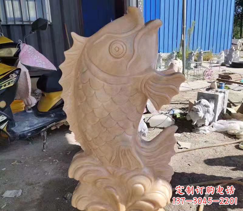 厦门晚霞红喷水鲤鱼石雕