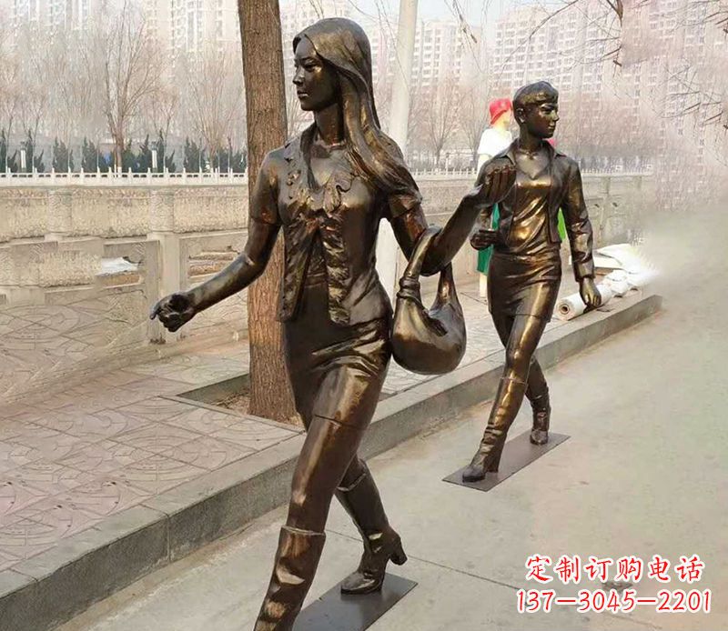 厦门行走的女人街边人物铜雕