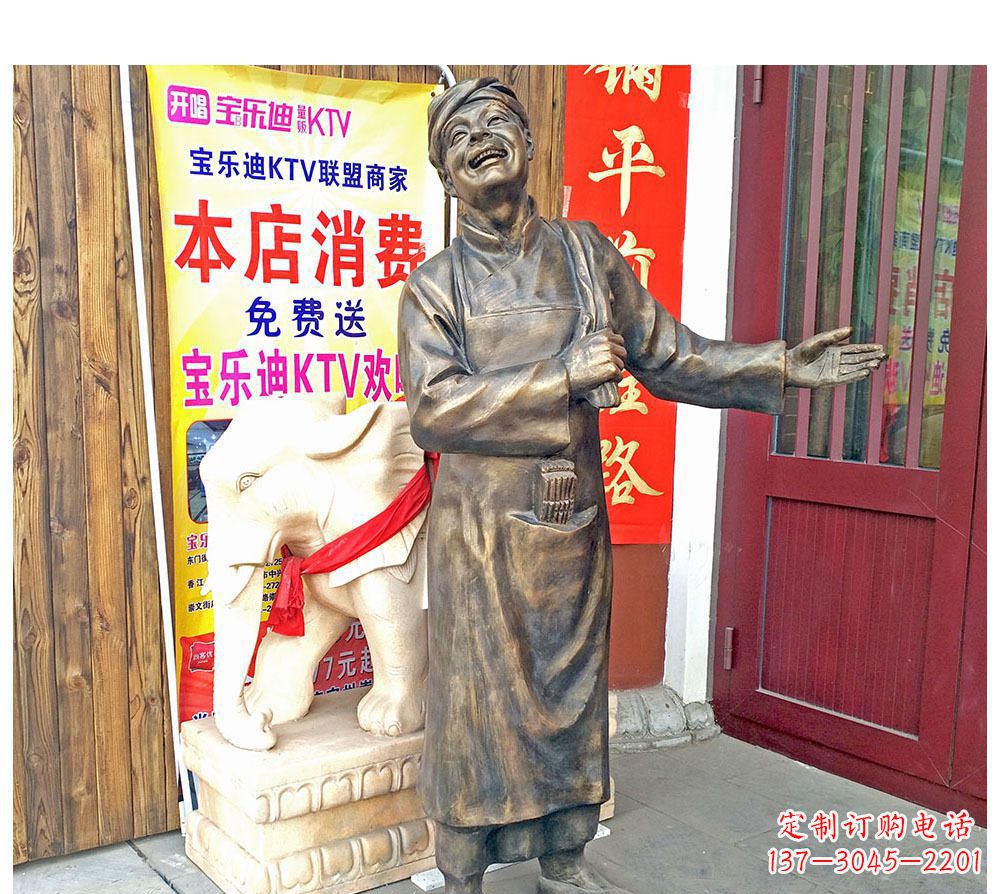 厦门迎宾的店小二铜雕
