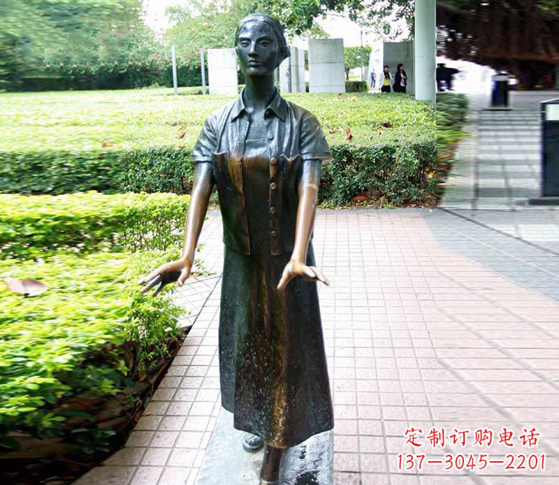 厦门走路的盲人女孩铜雕